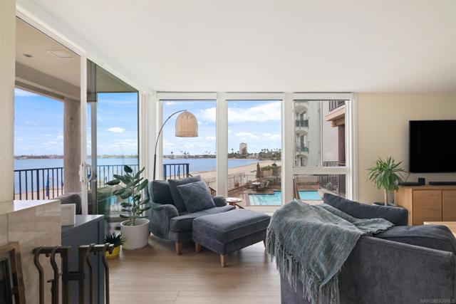 1221 Parker Pl, San Diego CA: https://media.crmls.org/mediaz/07fedb0a-bbc3-4372-b9b8-3f8fe60da50e.jpg