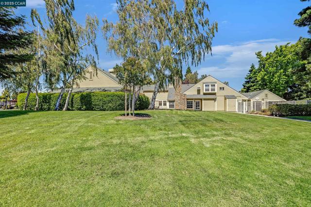 1474 Wakefield Dr, Hayward CA: https://media.crmls.org/mediaz/07feec4b-3d43-49c0-a4f4-7901df5fc25c.jpg