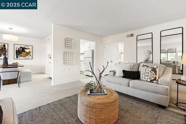 2200 Pine Knoll Dr, Walnut Creek CA: https://media.crmls.org/mediaz/07ff0710-0253-4e91-a98e-d10125012366.jpg
