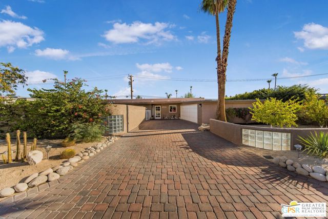 73940 Mountain View Avenue, Palm Desert CA: https://media.crmls.org/mediaz/07ff2bbf-6901-4098-b23e-1c1c7091675d.jpg