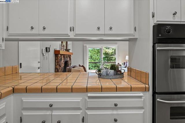 11110 Monan St, Oakland CA: https://media.crmls.org/mediaz/07ff4c51-6edc-426c-9f40-a60b00234224.jpg