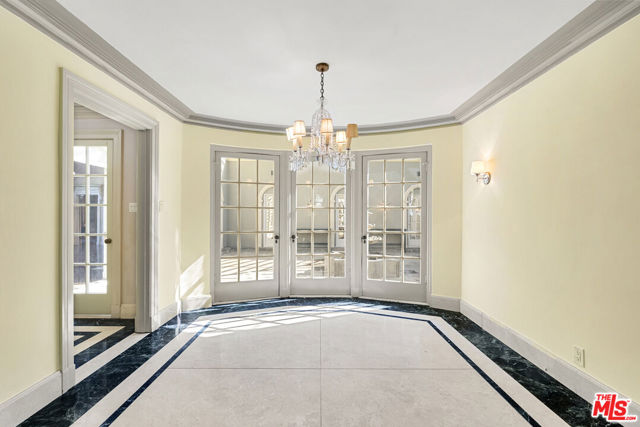 803 N Rexford Drive, Beverly Hills CA: https://media.crmls.org/mediaz/07ff9117-5aa8-4e17-a449-740f4731f207.jpg