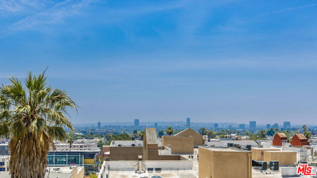 7320 Hawthorn Avenue, Los Angeles CA: https://media.crmls.org/mediaz/07ffc446-f3e6-428a-9fc5-8f6f9162fd5b.jpg