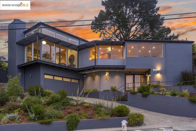 8715 Don Carol Drive, El Cerrito CA: https://media.crmls.org/mediaz/0800a96b-6799-4620-bed1-5ae79a2a2f4e.jpg