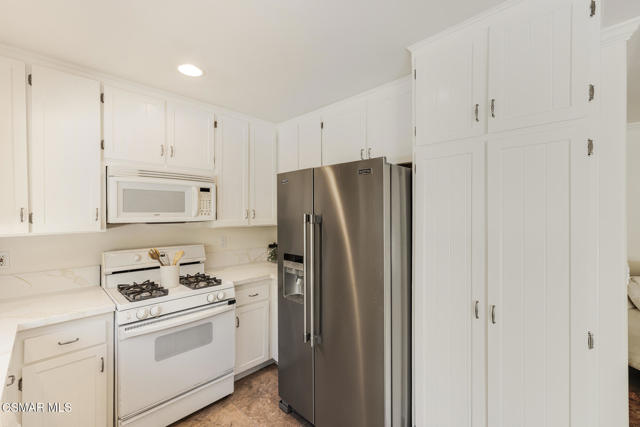 1569 Burning Tree Drive, Thousand Oaks CA: https://media.crmls.org/mediaz/0800f702-713e-421e-872e-c19212169098.jpg