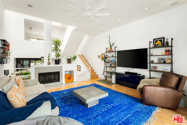 2408 34th Street, Santa Monica CA: https://media.crmls.org/mediaz/080241ed-285f-42ee-a460-a793893e6d3c.jpg