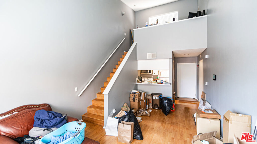 https://media.crmls.org/mediaz/080270f7-20be-47a4-a1a4-d0aef9760024.jpg?preset=X-Large