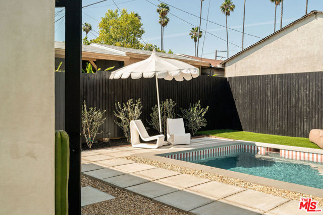 3923 Revere Avenue, Los Angeles CA: https://media.crmls.org/mediaz/08028ec5-5127-42c1-a0af-6b763064395e.jpg