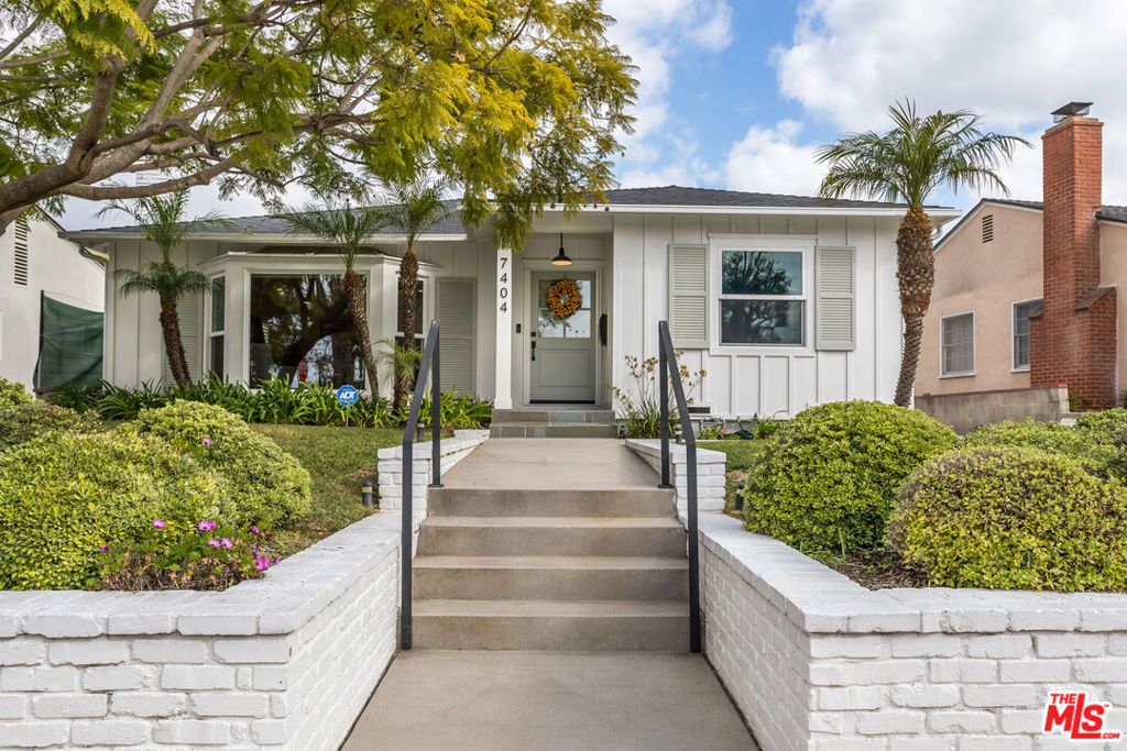 7404 Kentwood Avenue, Los Angeles, CA 90045