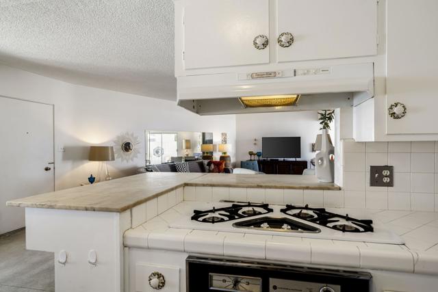 1943 E Tachevah Drive, Palm Springs CA: https://media.crmls.org/mediaz/08046440-e198-4f8c-97e7-2e11bc6b6638.jpg