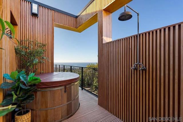 2585 Calle Del Oro, La Jolla CA: https://media.crmls.org/mediaz/08047ec9-e139-484f-82b4-3ff34eb5c88c.jpg
