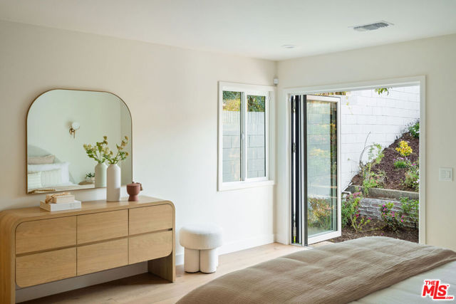 4405 Springdale Drive, Los Angeles CA: https://media.crmls.org/mediaz/0804b4da-5655-491a-82ed-6a4e56aec8a9.jpg