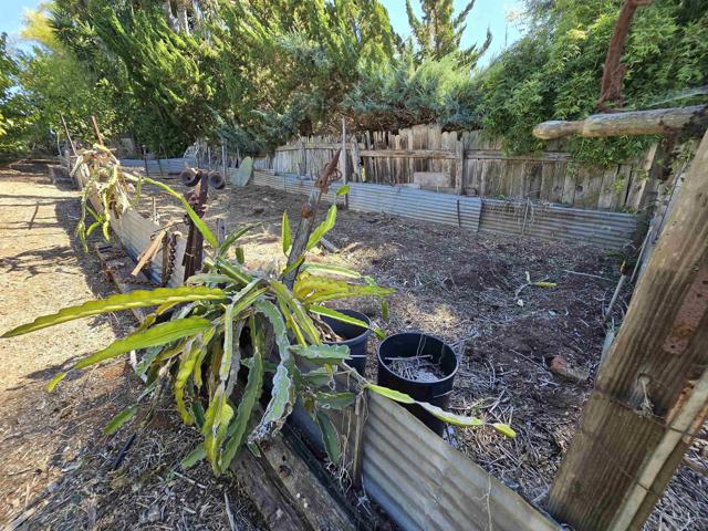 2344 Warmlands Ave, Vista CA: https://media.crmls.org/mediaz/08050d42-9edf-4ee8-b3d3-5f8863a648fa.jpg