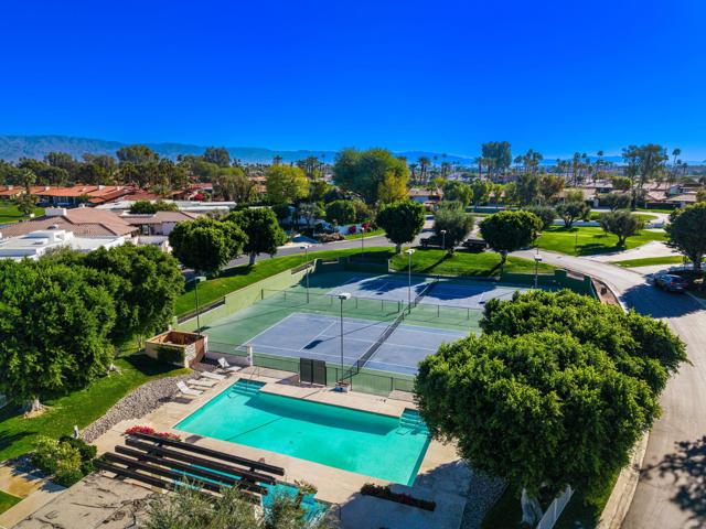 49470 Avila Drive, La Quinta CA: https://media.crmls.org/mediaz/08065892-055e-44ce-8a6a-8ad21894dc1e.jpg