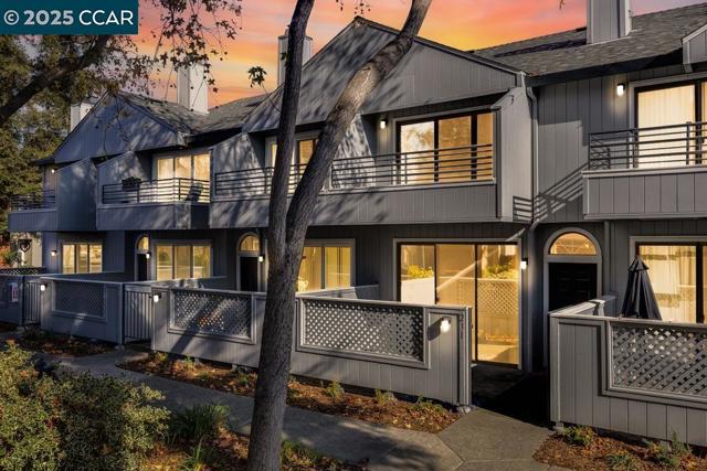 231 Sunspring Ct, Pleasant Hill CA: https://media.crmls.org/mediaz/0806902b-f660-44d9-81f5-3a1429127408.jpg