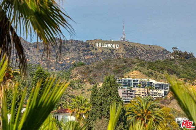 6749 Whitley Terrace, Los Angeles CA: https://media.crmls.org/mediaz/0806e38a-d7bb-4f6b-a923-33b101ab93f6.jpg