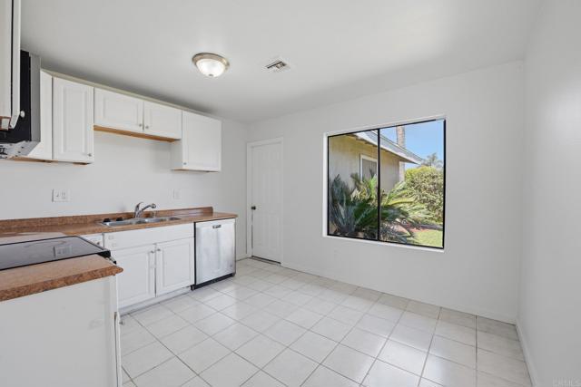 Detail Gallery Image 8 of 29 For 155 Fireside St, Oceanside,  CA 92058 - 3 Beds | 1 Baths