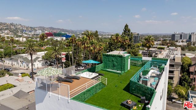 137 N Doheny Drive, West Hollywood CA: https://media.crmls.org/mediaz/0807244d-40fc-4270-8a90-632bb70811de.jpg
