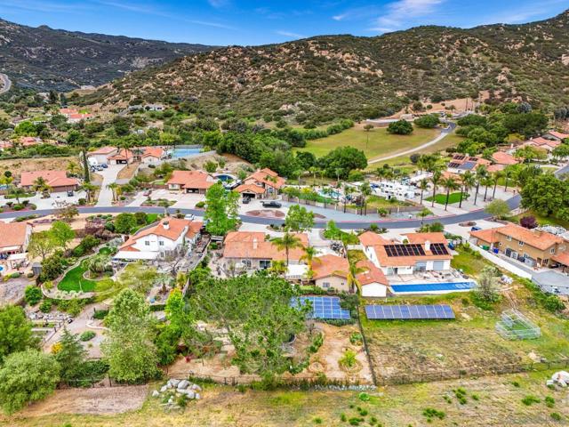 8873 Hunter Pass, Alpine CA: https://media.crmls.org/mediaz/0807aae1-be06-4129-bed2-487c0ea491df.jpg