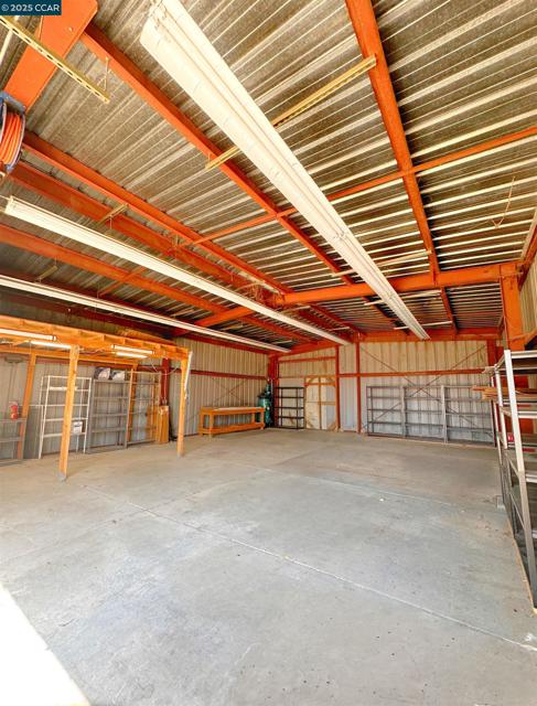 1950 Tule Ln, Knightsen CA: https://media.crmls.org/mediaz/0807c9fd-e1cf-49a6-8a93-c614638baaa9.jpg