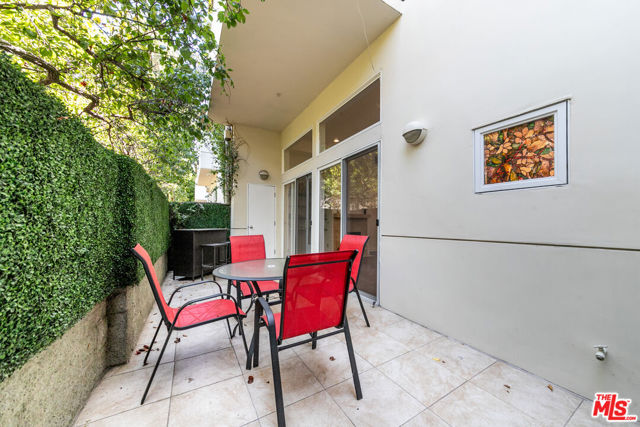 1020 Hilldale Avenue, West Hollywood CA: https://media.crmls.org/mediaz/0807e11b-6033-4f0e-942c-4a5f3b2e29ed.jpg