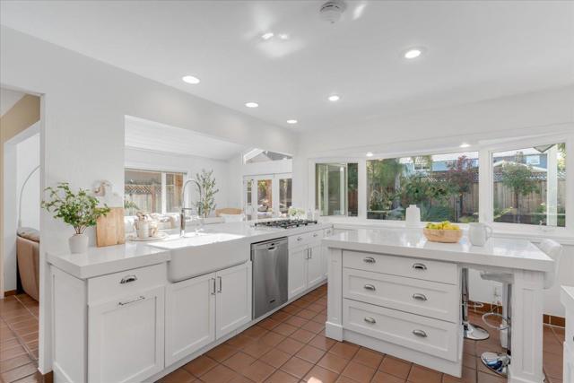 305 Albert Drive, Los Gatos CA: https://media.crmls.org/mediaz/08089705-ee20-4a85-914e-bb3ede188e72.jpg