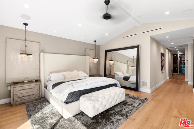 4961 Noeline Avenue, Encino CA: https://media.crmls.org/mediaz/0808d14e-536d-49e9-99a2-d024d7bfed5e.jpg