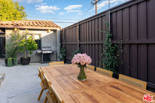 338 Westbourne Drive, West Hollywood CA: https://media.crmls.org/mediaz/08090904-1b1c-414b-98fd-0c1ede61e077.jpg