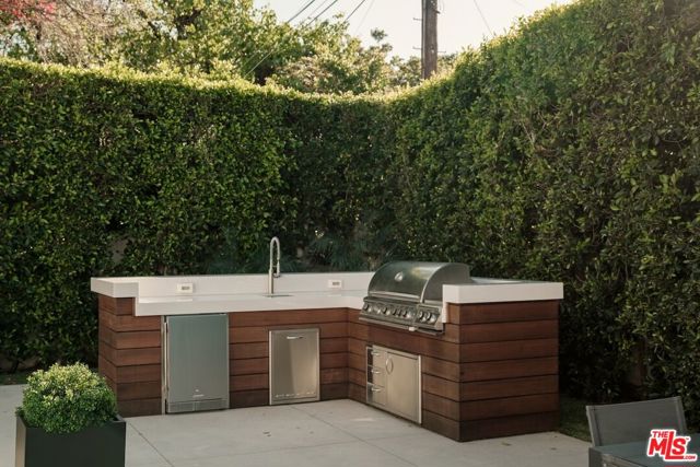 4049 Coldwater Canyon Avenue, Studio City CA: https://media.crmls.org/mediaz/0809a3ea-60a5-4b9a-bff2-da8a13f5d859.jpg