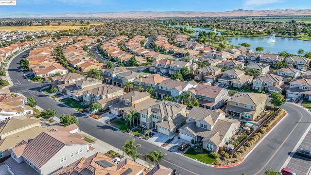 542 Harbor Cove Cir, Discovery Bay CA: https://media.crmls.org/mediaz/0809ace8-82c2-4eba-b428-1b378206865f.jpg