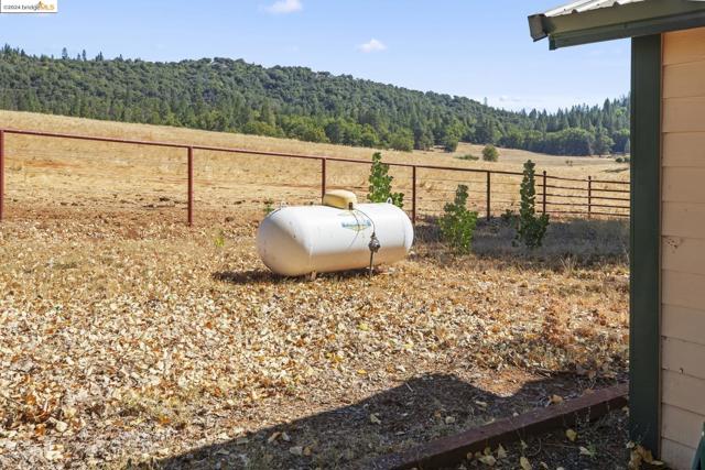 10488 Converse RD, Coulterville CA: https://media.crmls.org/mediaz/080a235c-0a2a-45fb-a799-a0a67a35543d.jpg