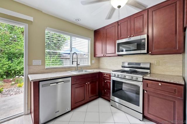 3436 Thunder Dr, Oceanside CA: https://media.crmls.org/mediaz/080abfdb-eb8e-46fa-9e34-432d48b64057.jpg