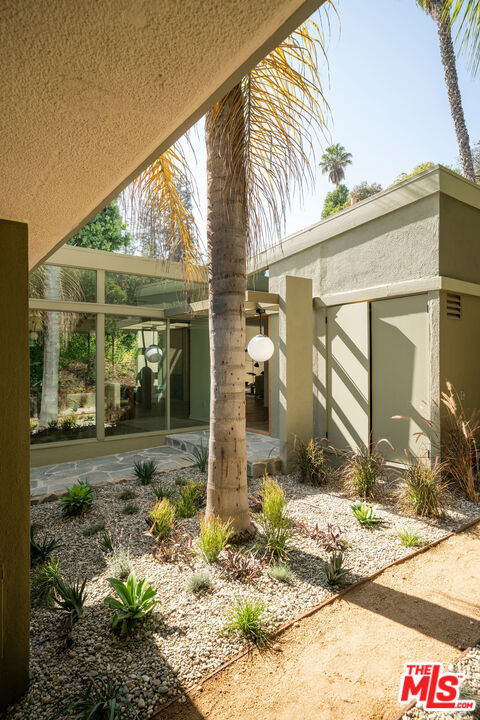 2283 San Ysidro Drive photo 4