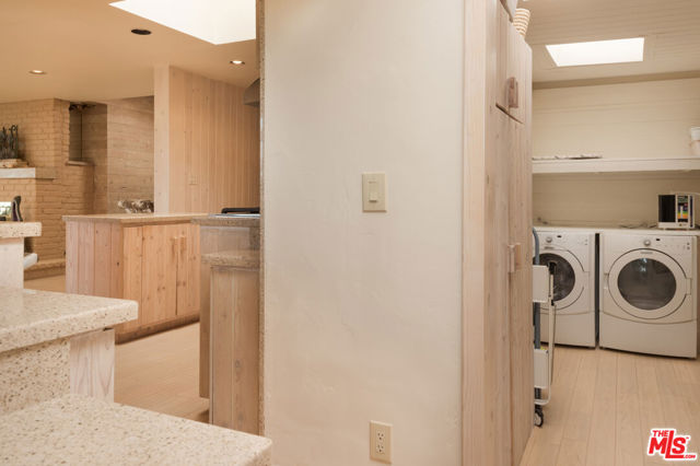 27004 PACIFIC COAST Highway, Malibu CA: https://media.crmls.org/mediaz/080b8342-6376-4797-9385-6eca7d32196d.jpg