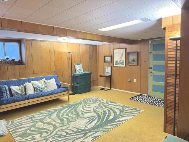 2863 Burton Dr, Oakland CA: https://media.crmls.org/mediaz/080ba5bb-6e7b-460d-b81f-412f858f3d4c.jpg