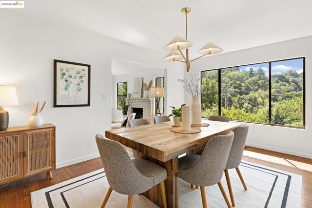 151 La Espiral, Orinda CA: https://media.crmls.org/mediaz/080bd870-5d4a-40f7-a99e-52b0cf2de3b7.jpg