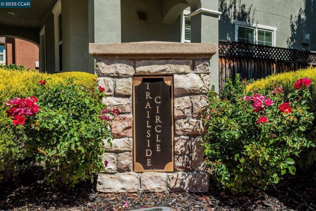 1503 Trailsside Circle, Concord CA: https://media.crmls.org/mediaz/080be453-e115-4d99-a5d1-bec9d208a043.jpg