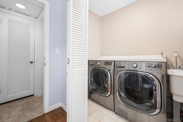 3733 La Cresta Dr, San Diego CA: https://media.crmls.org/mediaz/080c1d90-df18-44f4-b857-0f28164d9bbf.jpg