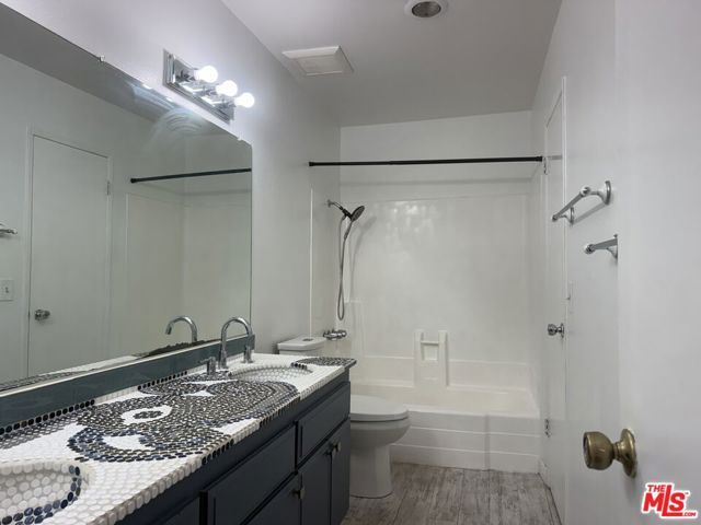 14730 S Normandie Avenue, Gardena CA: https://media.crmls.org/mediaz/080c7a78-1bad-40ff-ba07-59dd3595ee05.jpg