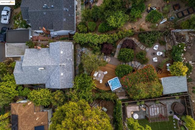 4221 Whittle Ave, Oakland CA: https://media.crmls.org/mediaz/080ca9c6-dd4c-415e-8ad9-306c178e6a09.jpg