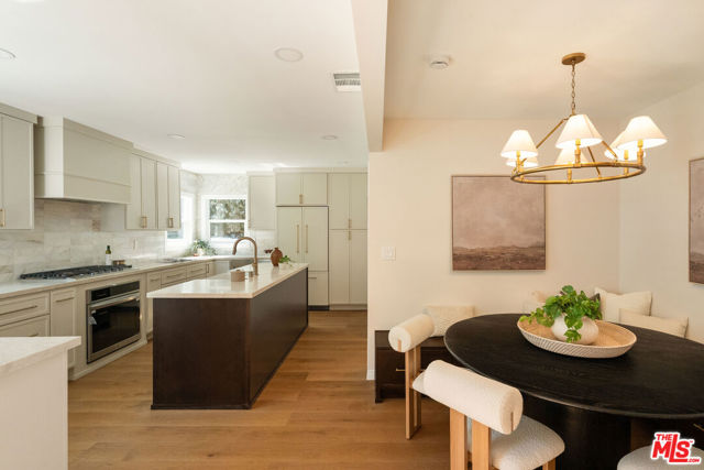 5103 Parkglen Avenue, Los Angeles CA: https://media.crmls.org/mediaz/080cbc64-da3c-4efc-b799-75798792ef14.jpg