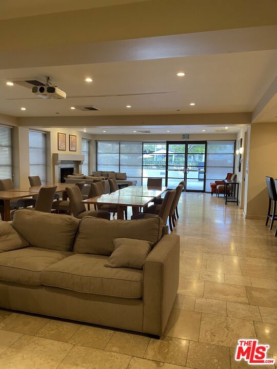 600 W 9th Street, Los Angeles CA: https://media.crmls.org/mediaz/080cd3d9-0142-4db7-b2dd-748ec11ab95c.jpg