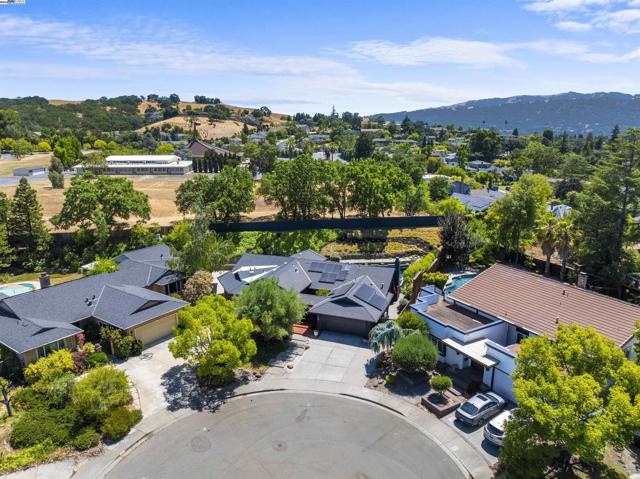 4149 Moselle Ct, Pleasanton CA: https://media.crmls.org/mediaz/080ce4c6-fef3-4d64-8fd2-e9e22023061c.jpg