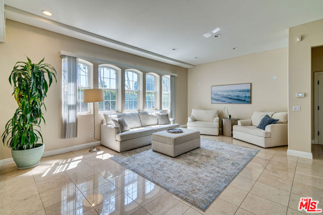 1008 Harbor Crossing Lane, Marina del Rey CA: https://media.crmls.org/mediaz/080cea16-8b73-4276-a9de-101a7d6c13f7.jpg