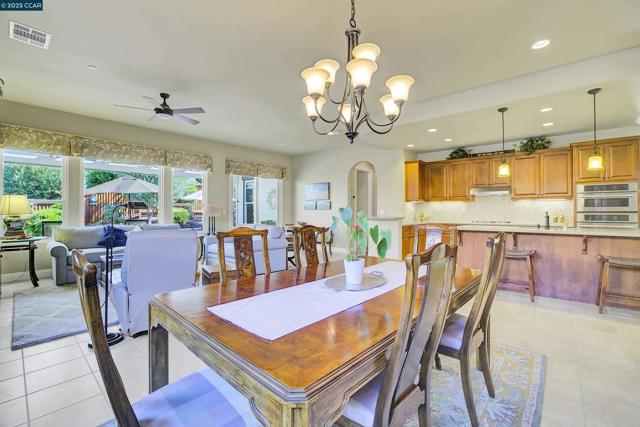 1648 Chianti Ln, Brentwood CA: https://media.crmls.org/mediaz/080d389b-097b-4803-91c0-594f4873ea96.jpg