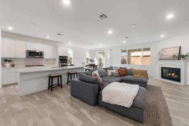 Image 6 of 44 For 40161 Padova Drive