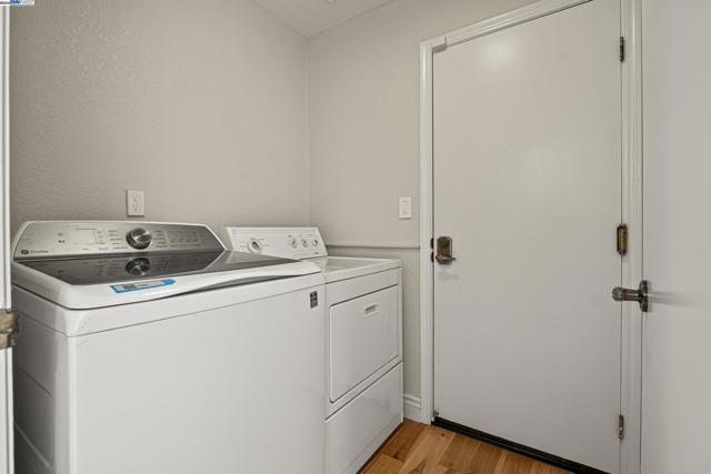 6408 Boone Dr, Castro Valley CA: https://media.crmls.org/mediaz/080d72da-d24e-413f-9d42-8241d8a5be7f.jpg