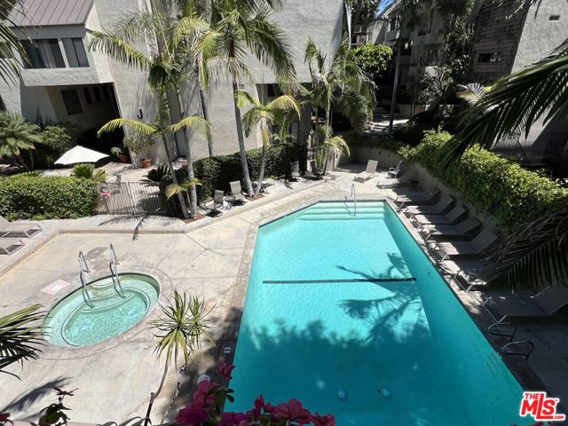950 N Kings Road, West Hollywood CA: https://media.crmls.org/mediaz/080d95c2-38ec-4eb8-b40e-5c03b468cfcb.jpg