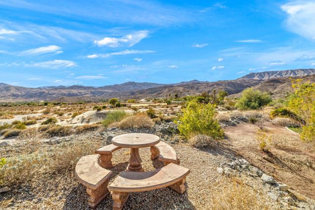 71530 Quail Trail, Palm Desert CA: https://media.crmls.org/mediaz/080dd70d-8a25-4e21-8c2e-ee03c6a994cf.jpg