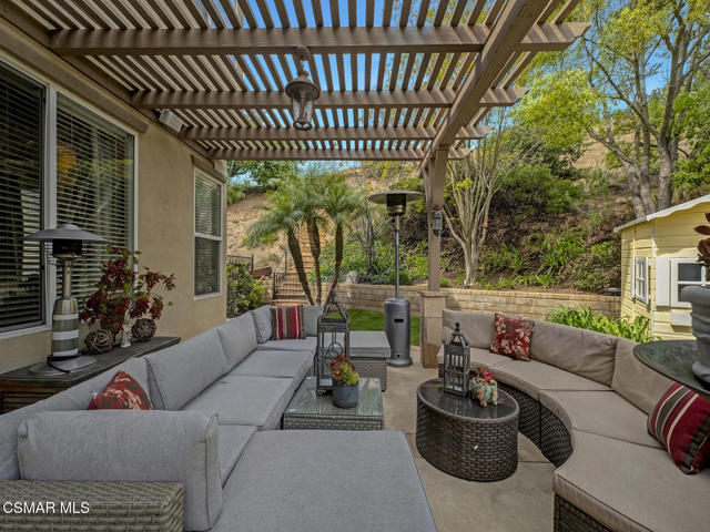 331 Briar Bluff Circle, Thousand Oaks CA: https://media.crmls.org/mediaz/080de085-7e32-4a1b-a54e-168195ab87f2.jpg